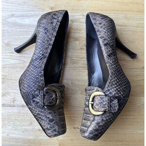 Stuart Weitzman Pumps‎ Shoes Women's Size 9M Snake Skin High Heel Buckle Accent